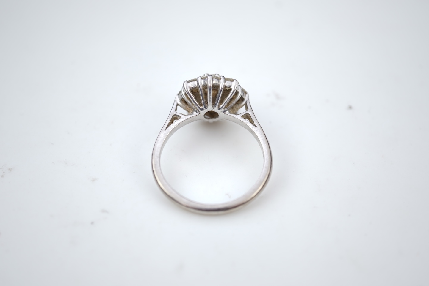 A diamond cluster ring